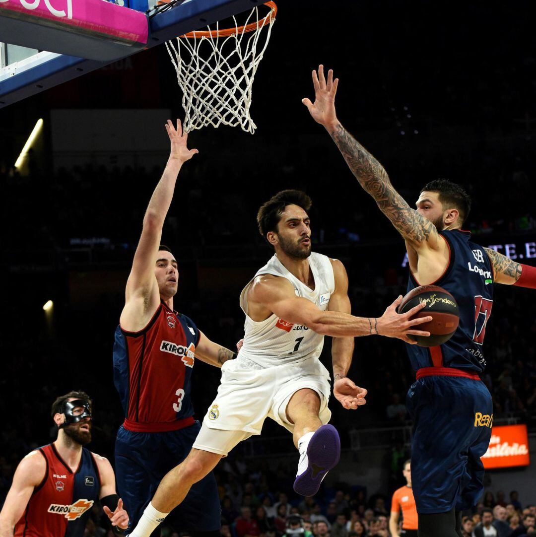 Campazzo, en una acción del partido