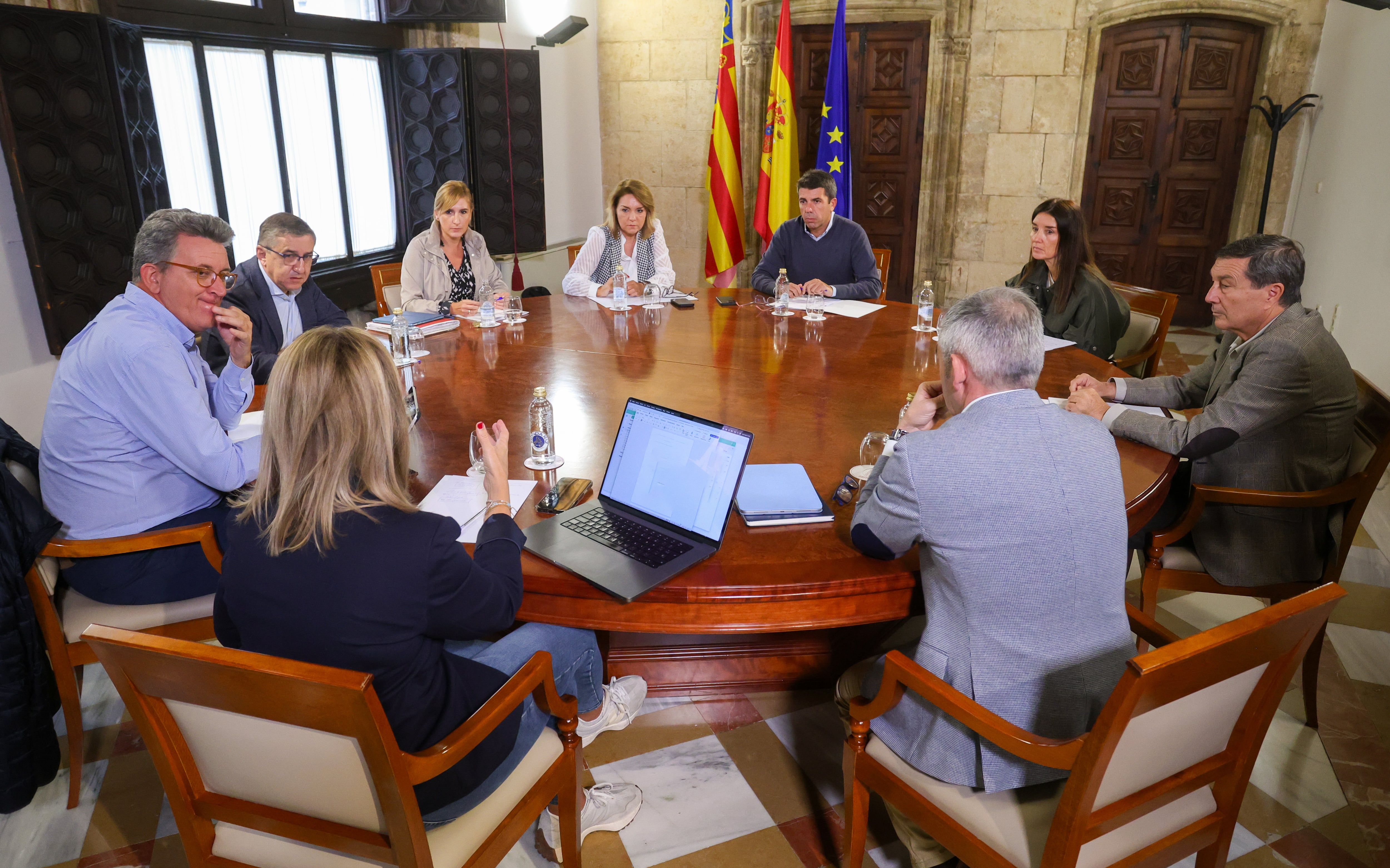 VALENCIA, 04/11/2024.- El presidente de la Generalitat, Carlos Mazón (c), durante el pleno del Consell celebrado este lunes en Valencia. EFE/ GVA SÓLO USO EDITORIAL / SÓLO DISPONIBLE PARA ILUSTRAR LA NOTICIA QUE ACOMPAÑA (CRÉDITO OBLIGATORIO)
