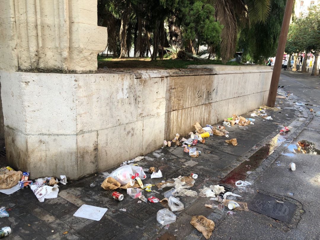 Suciedad en la calle durante las Fallas de 2019