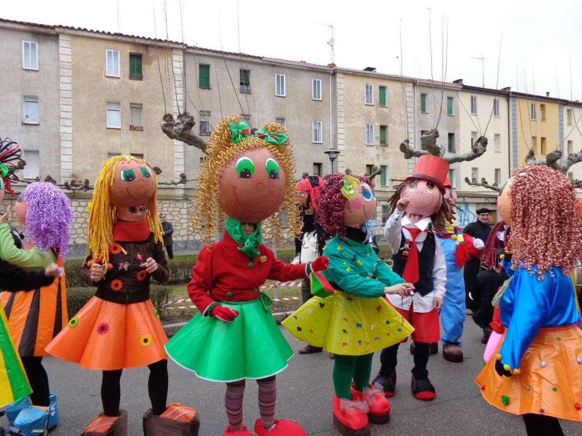 'Vaya cuadrilla' y el AMPA Santa Catalina inundan de creatividad el carnaval