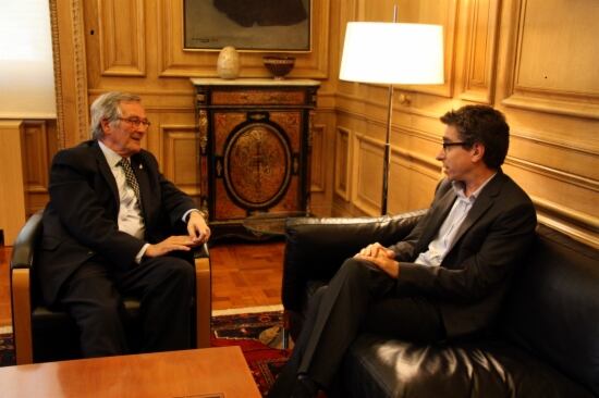 Imatge de la reunió entre l'alcalde Xavier Trias i el cap de l'oposició, Jordi Martí