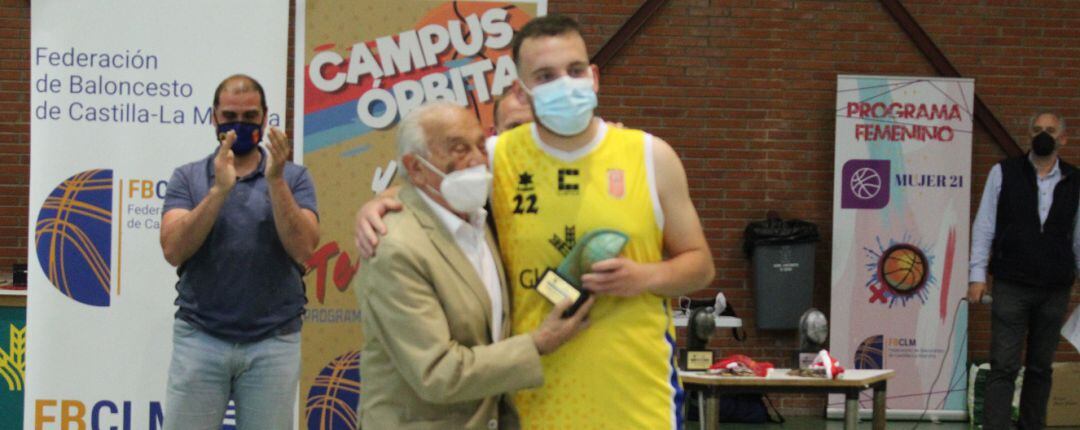 Paulino Fernández durante un evento en la pista Esperanza Calvo 