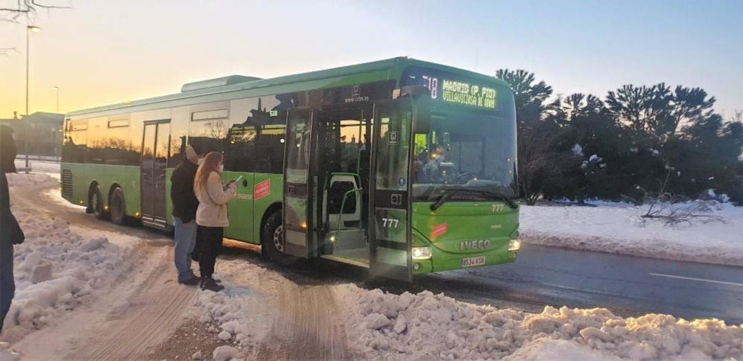 Autobús 519 que hace recorrido entre Móstoles y Villaviciosa de Odón