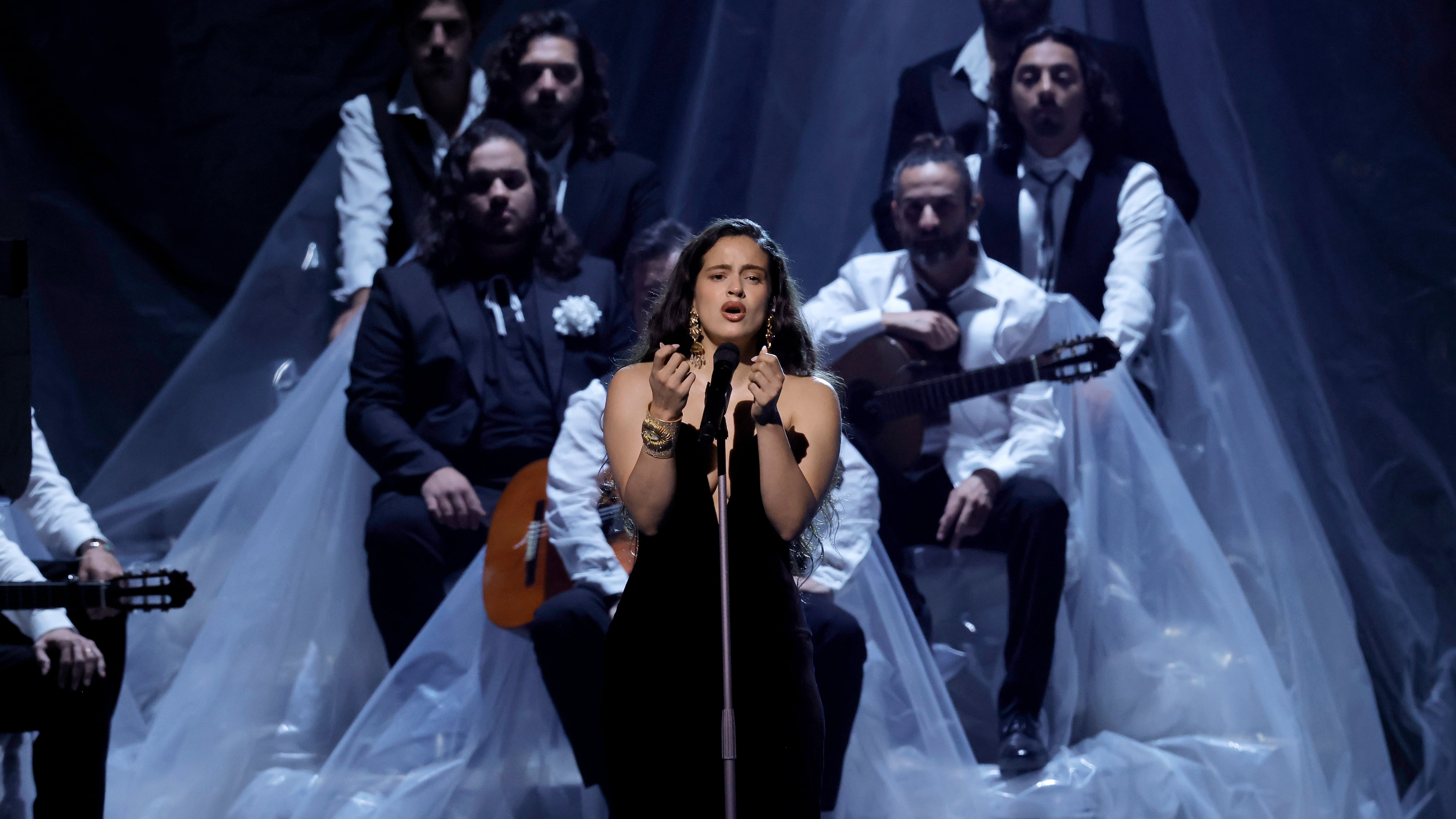 Actuación de Rosalía durante los Latin Grammy. (Photo by Kevin Winter/Getty Images for Latin Recording Academy)