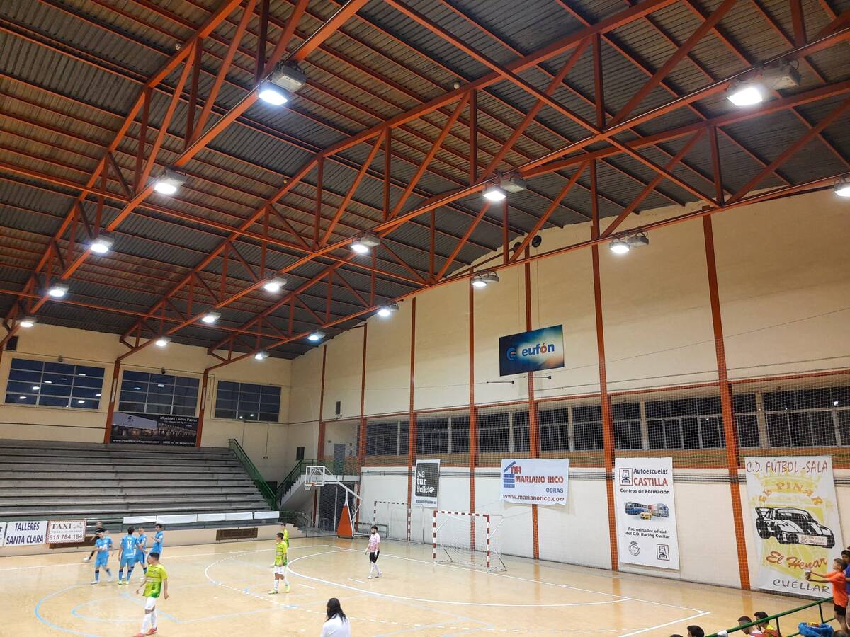 Carlos Fraile, alcalde de Cuéllar, habla del proyecto de sustitución de luminarias en el pabellón