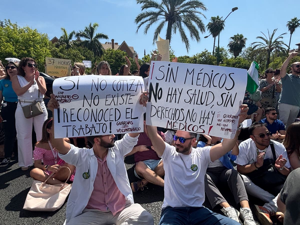 Los médicos se plantan para reclamar guardias cotizadas y una reducción de jornada: "Por eso se van de España, es un exilio forzado"