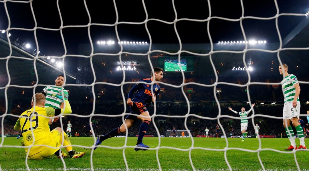 Soccer Football - Europa League - Round of 32 First Leg - Celtic v Valencia - Celtic Park, Glasgow, United Kingdom - February 14, 2019  Valencia&#039;s Ruben Sobrino celebrates scoring their second goal   Action Images via ReutersLee Smith