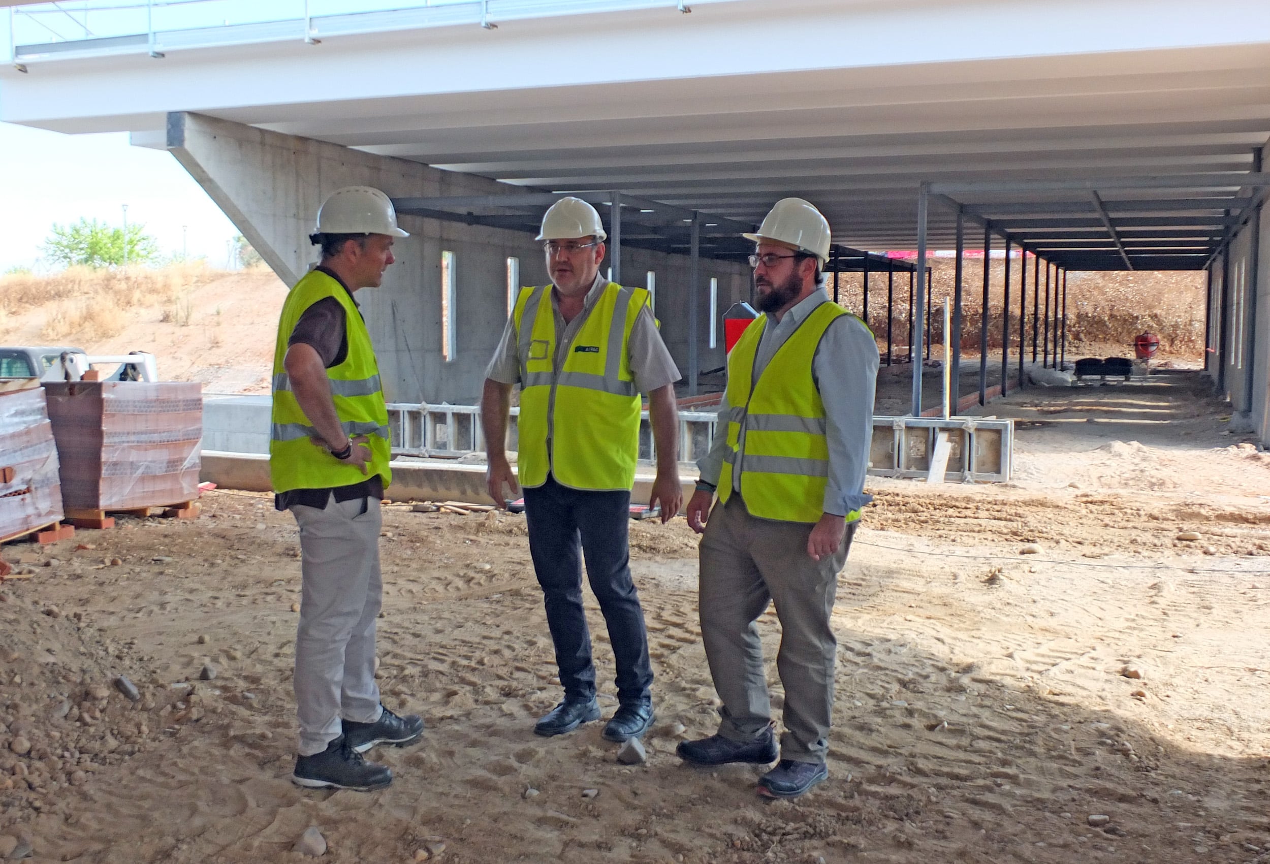 Visita del alcalde de Paracuellos de Jarama, Jorge Alberto Campos, a las obras de las nuevas instalaciones deportivas