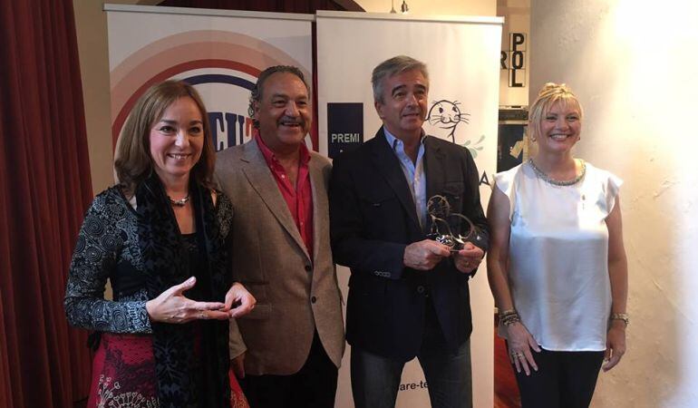 Francino amb Ángel Juárez, responsable de la Fundació Mare Terra, i les regidores Elvira Ferrando i Begoña Floría.