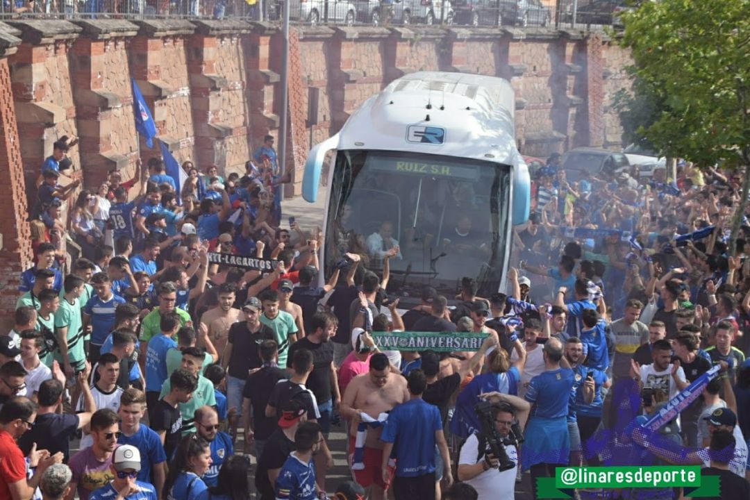 Recibimiento del equipo en la Glorieta de América