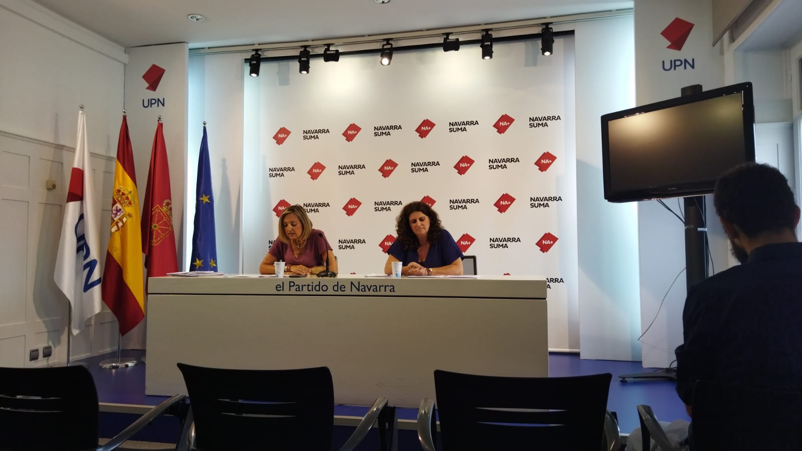 Las portavoces de Navarra Suma en Salud, Cristina Ibarrola, y Derechos Sociales, Marta Álvarez