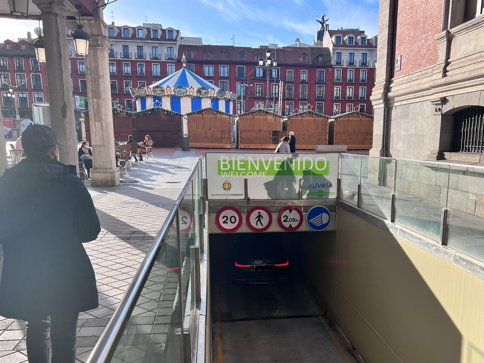 Entrada al aparcamiento subterráneo de la plaza Mayor de Valladolid.