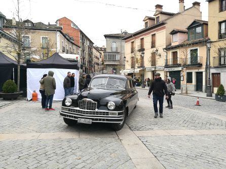 En las escenas se han utilizado varios coches de época