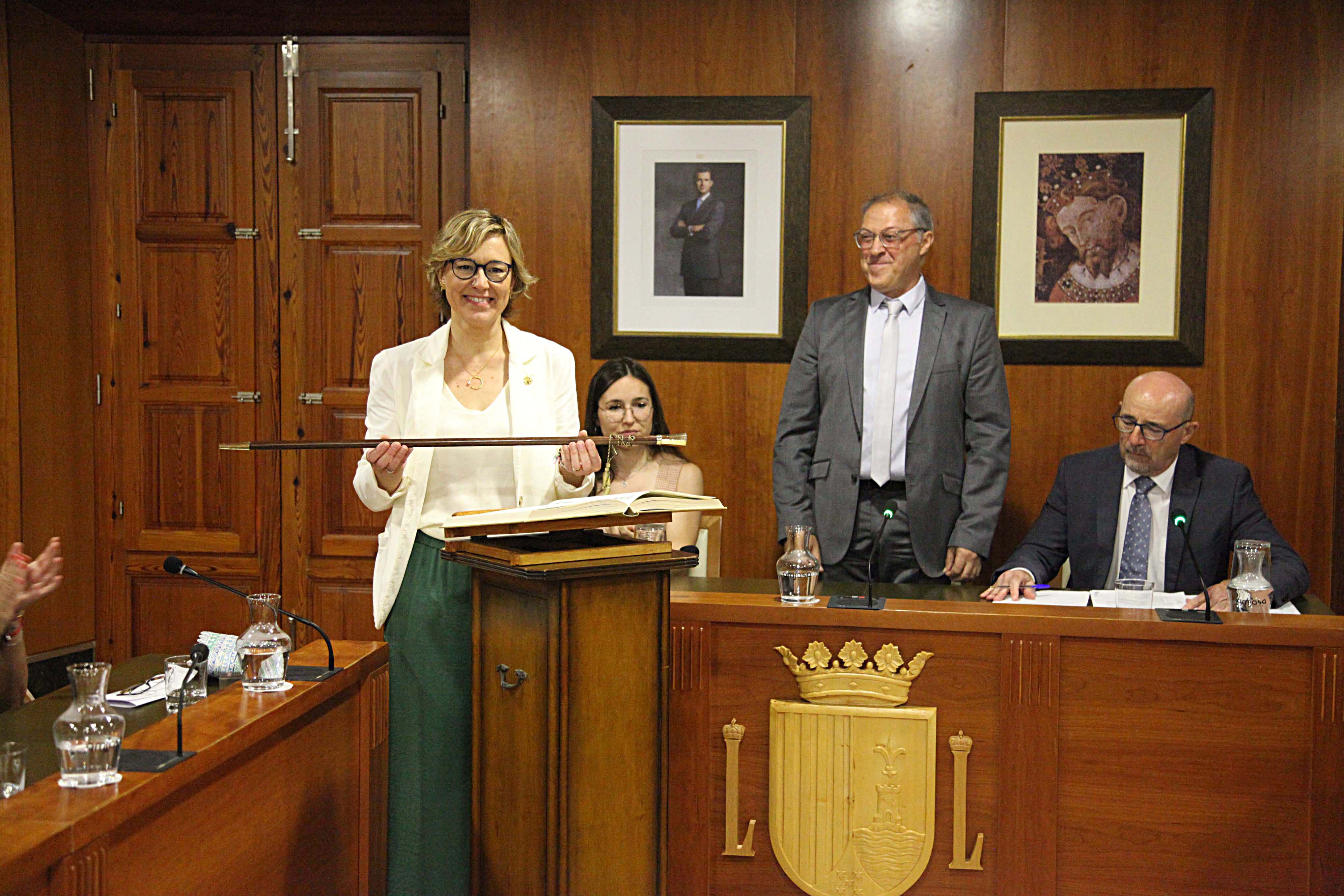 Rosa Cardona, con la vara de mando de alcaldesa de Xàbia.