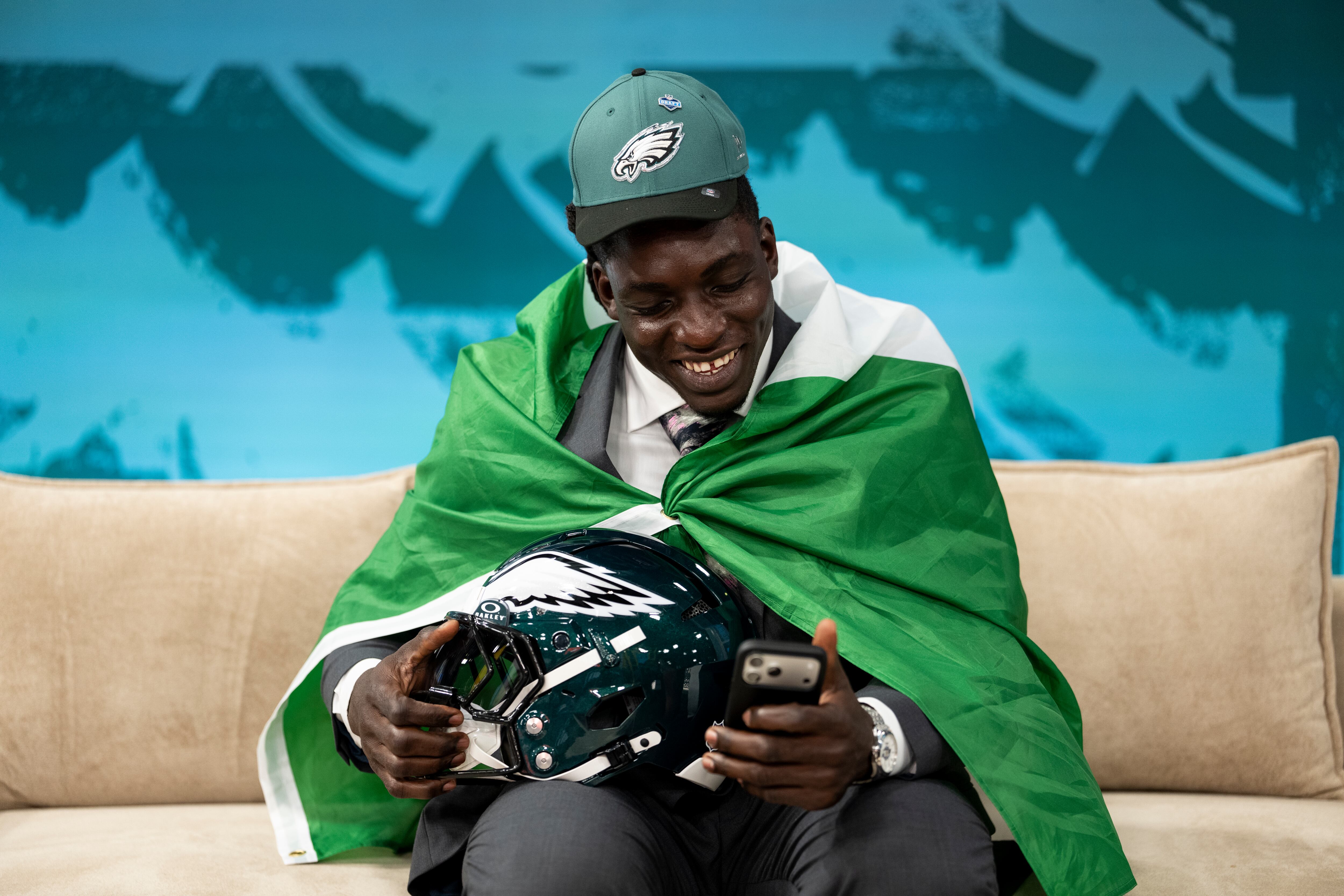 Uar Bernard después de ser elegido por los Philadelphia Eagles