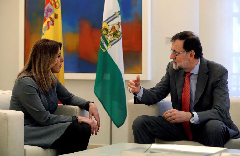 El presidente del Gobierno, Mariano Rajoy, durante la reunión en el Palacio de la Moncloa con la presidenta de la Junta de Andalucía, Susana Díaz, para hablar de la reforma del modelo de financiación autonómica 