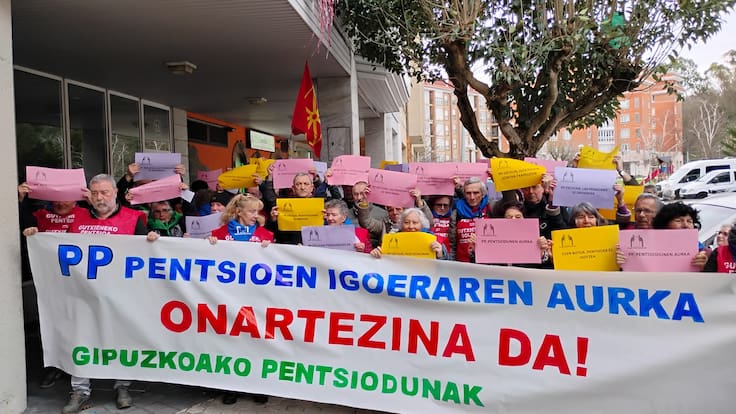 Pensionistas vascos se movilizan ante las sedes del PP por su "inaceptable" voto en contra de "revalorizar pensiones"
