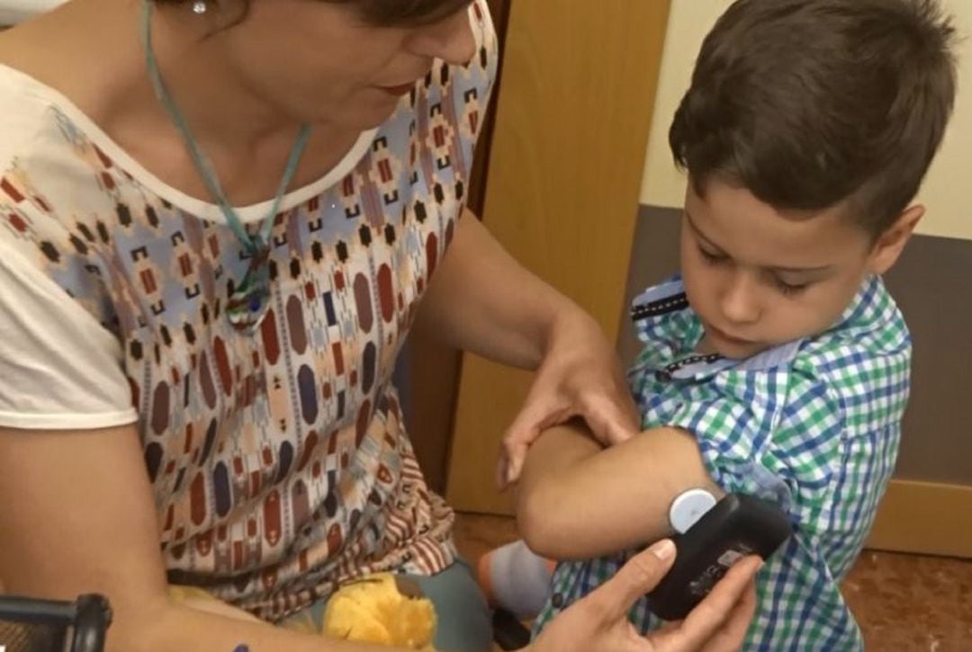 Llega el protocolo que regula el control de la Diabetes Infantil en los centros alaveses pero deja a las familias con dudas.