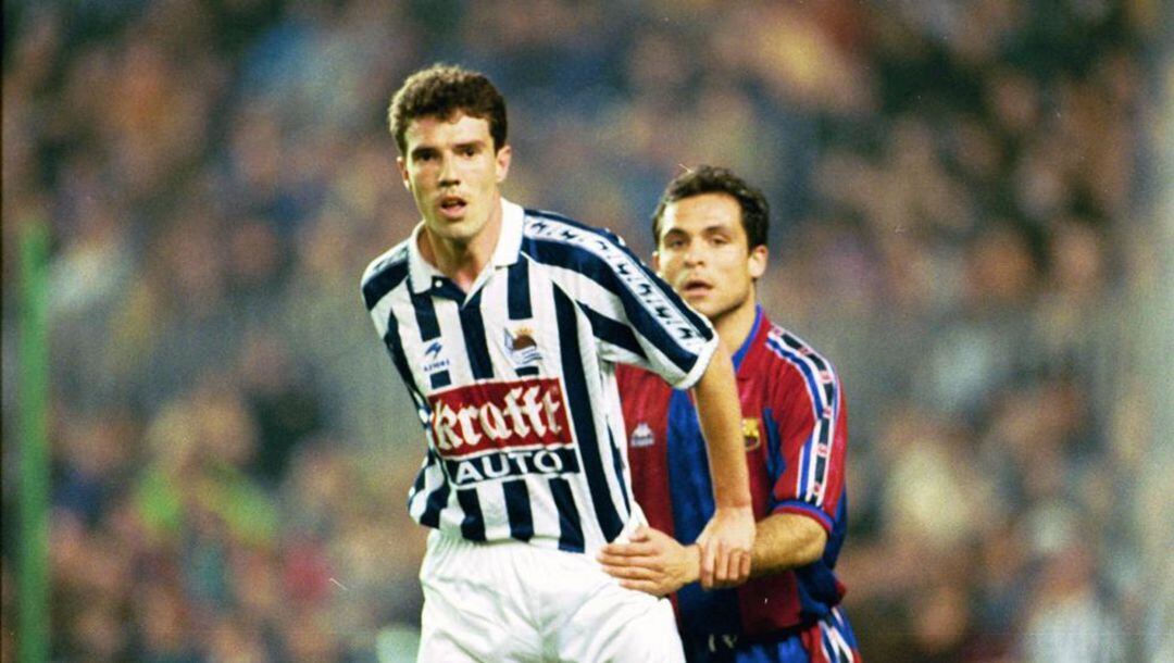 Pérez durante un partido contra el Barcelona en su época de jugador de la Real