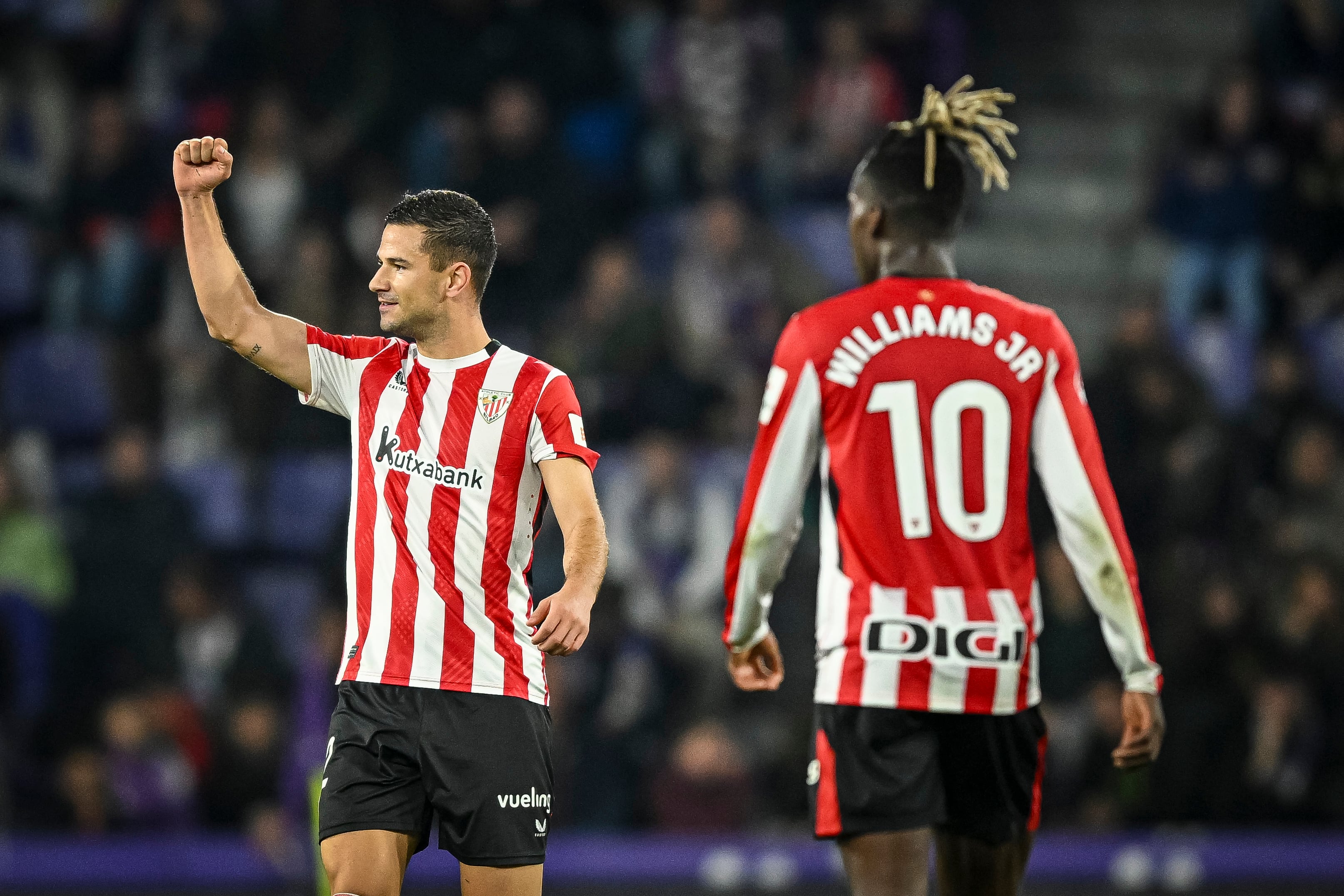 Gorka Guruzeta celebra el gol del empate frente al Valladolid