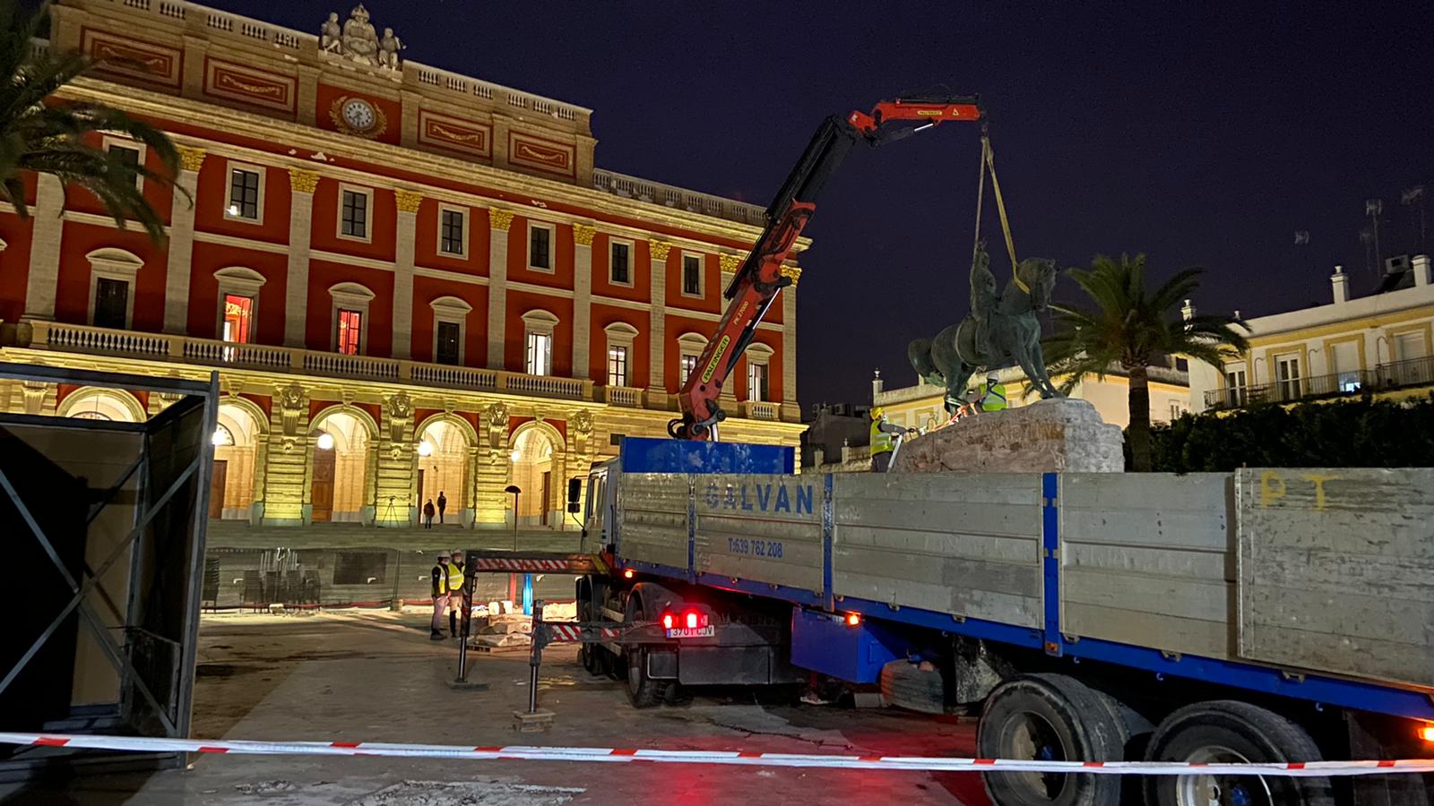 Retirada de la estatua ecuestre del general Varela de San Fernando