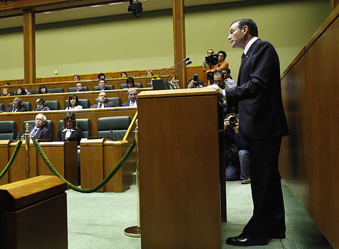 Ibarretxe, durante su comparecencia en el Parlamento vasco