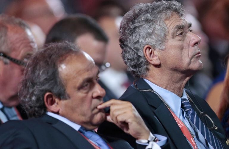 El presidente de la UEFA, Michel Platini, y el presidente de la RFEF y vicepresidente de la UEFA, Ángel María Villar, en una foto de archivo