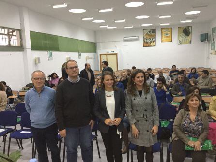 Ana Cobo y Yolanda Caballero se reúnen con personal docente en Linares