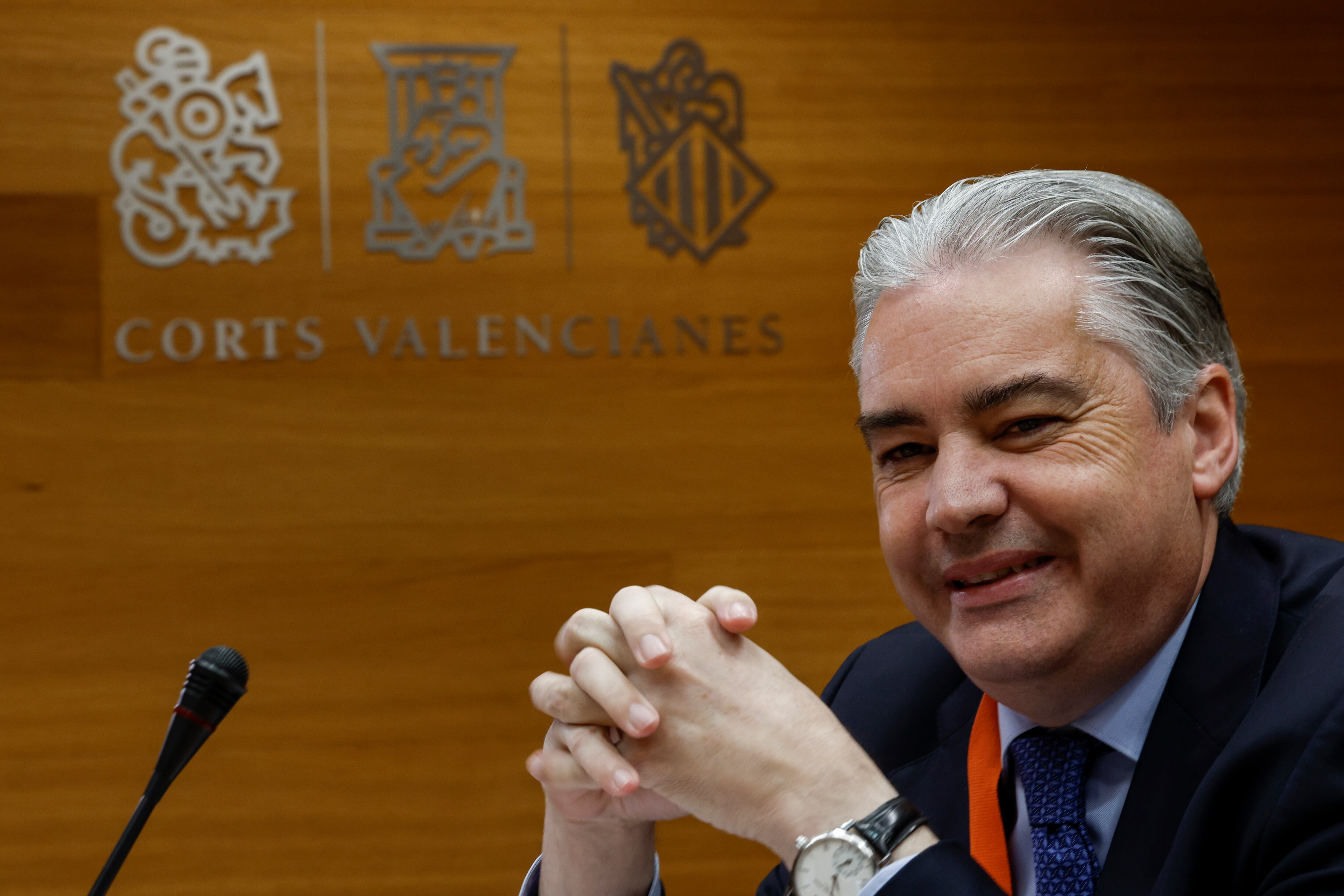 VALENCIA, 03/04/2025.- El fiscal superior de la Comunitat Valenciana, José Francisco Ortiz, presenta en la Comisión de Coordinación de Les Corts la Memoria de la Fiscalía de 2024. EFE/Biel Aliño