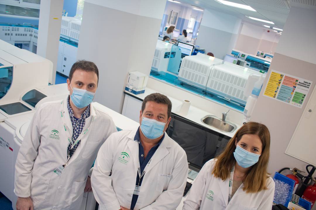 Los doctores José Diego Santotoribio, David Núñez Jurado y Esperanza Lepe Balsalobre,responsables del estudio