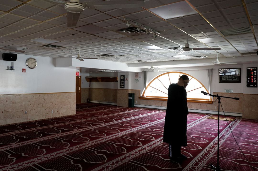 Imam Abdelghani Benyahya performs the afternoon call to prayer alone during the holiday of Ramadan at the Muslim Center of New York during the outbreak of the coronavirus disease (COVID-19), in the Queens borough of New York City, U.S., April 25, 2020. REUTERS Andrew Kelly