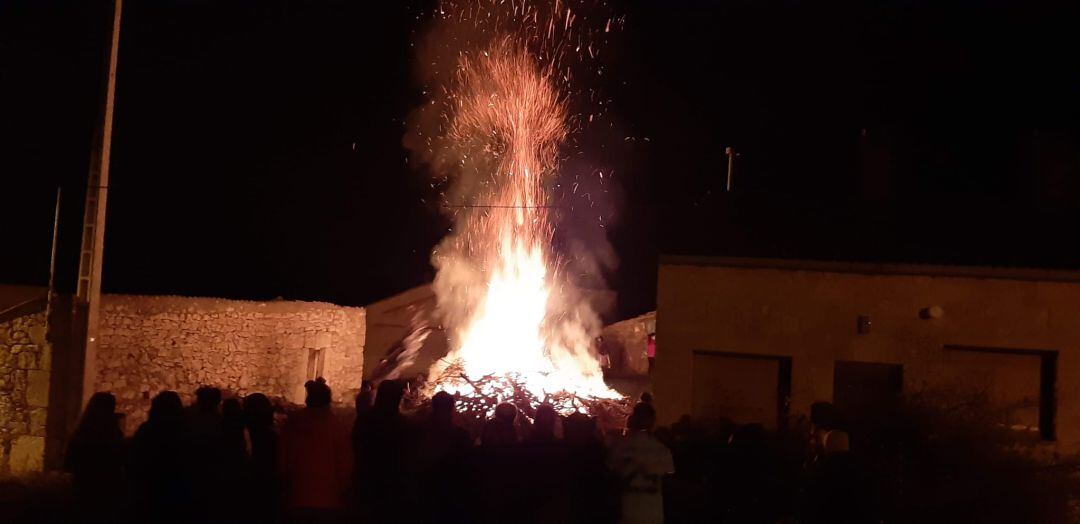 Hoguera en Terradillos