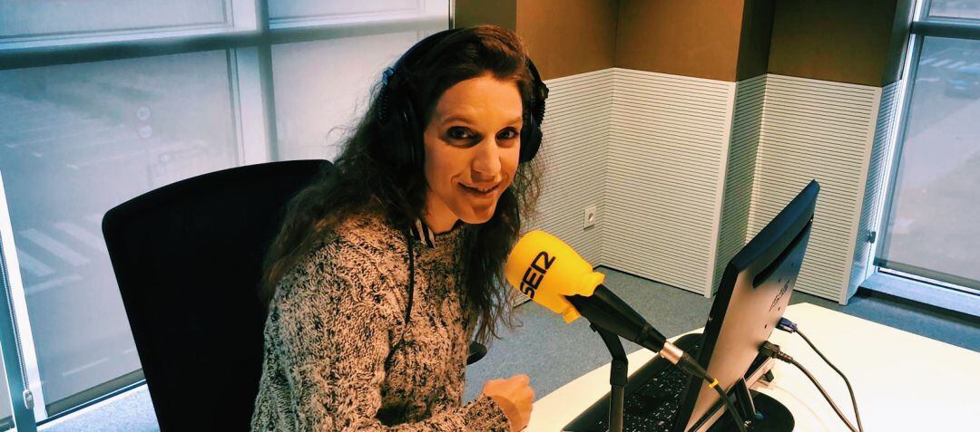 Luisa Sobral en los estudios de Radio Castellón