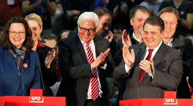 El líder del SPD, Sigmar Gabriel, junto a Frank-Walter Steinmeierand y a Andrea Nahles.