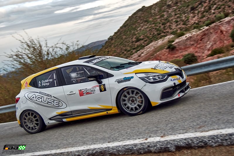 Adolfo Gutiérrez y Sara Pérez con Renault Clío R3T