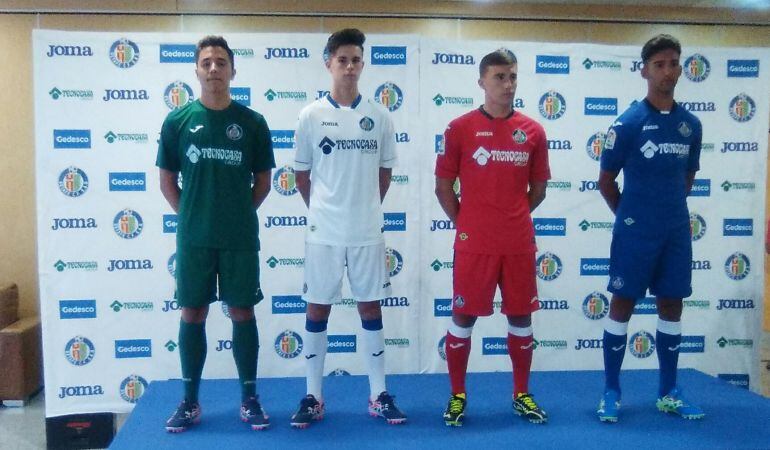 El Getafe C.F. ha presentado las camisetas que se lucirán en Segunda División.