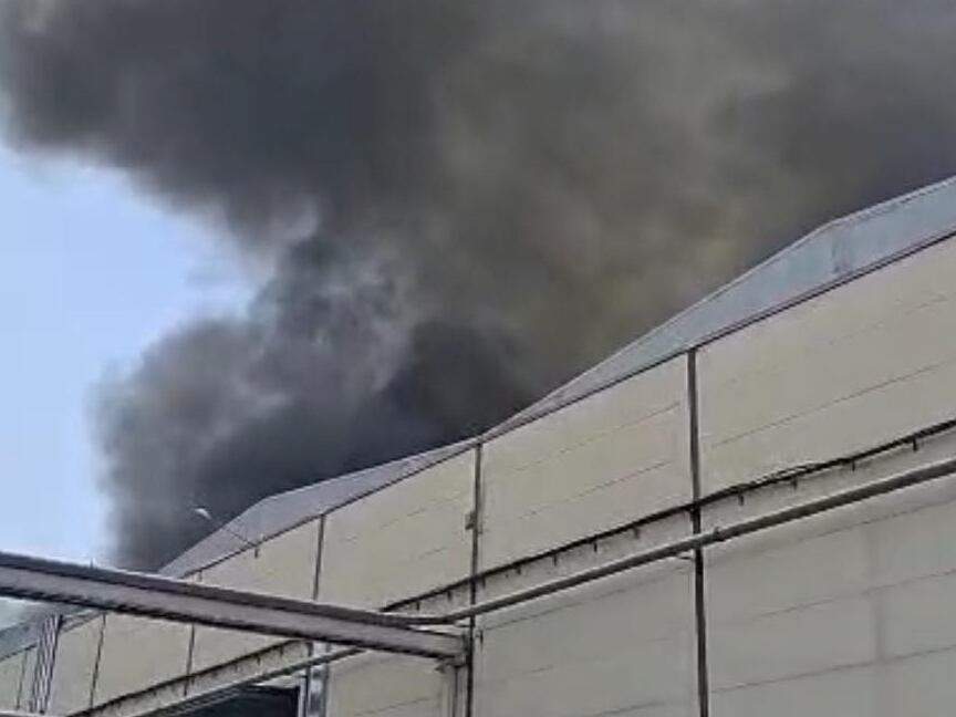 Incendio en una nave de Lucena. FOTO: Ser Andalucía Centro.
