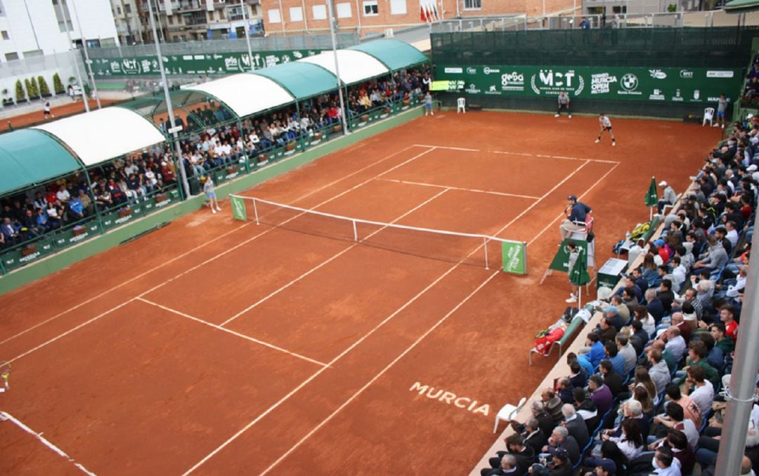 Una de las pistas del Real Murcia Club de Tenis