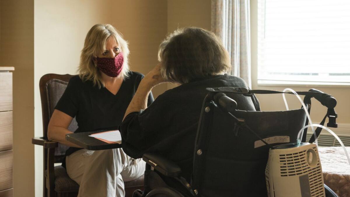 Visitas individuales de una hora a ancianos en residencias sin contacto físico a partir del lunes