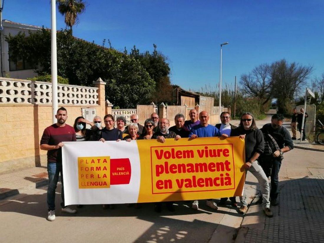 Plataforma per la Llengua en la concentración de protesta en Gandia