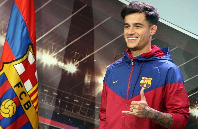 Philippe Coutihno posa en las instalaciones del FC Barcelona