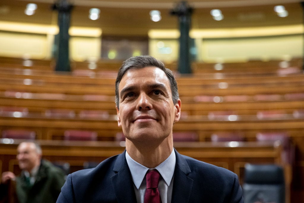 Pedro Sánchez posa después de ser investido presidente en 2020.