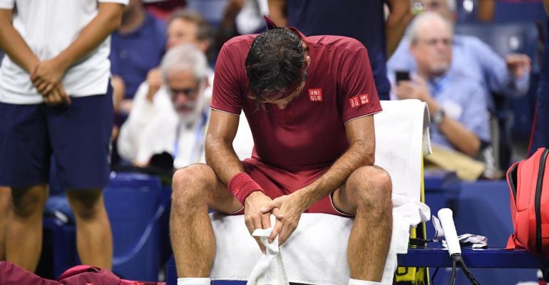 Roger Federer, cabizbajo durante el partido