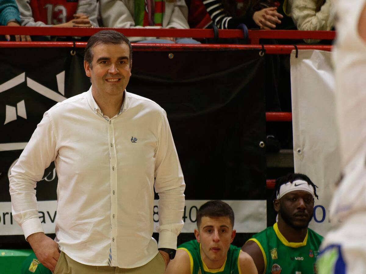 El Grupo Alega renueva a David Mangas y dirigirá al equipo en LEB Oro