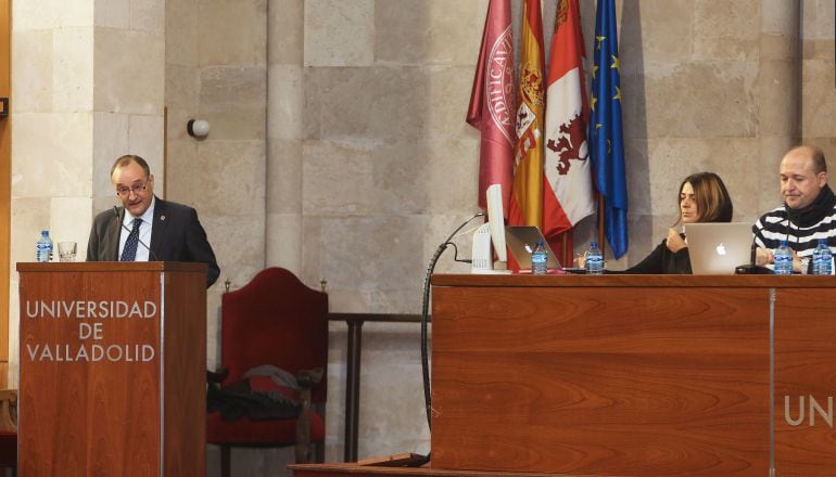 El rector interviene en el Claustro