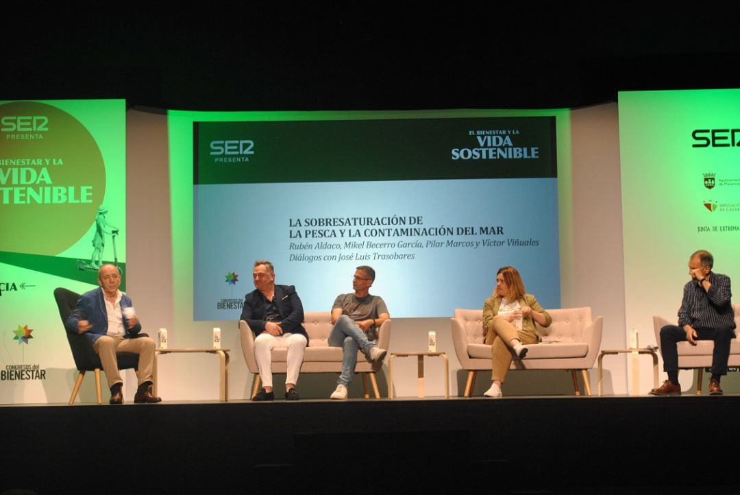 José Luis Trasobares, Rubén Aldaco, Mikel Becerro, Pilar Marcos y Víctor Viñuales en el Congreso del Bienestar y la vida sostenible