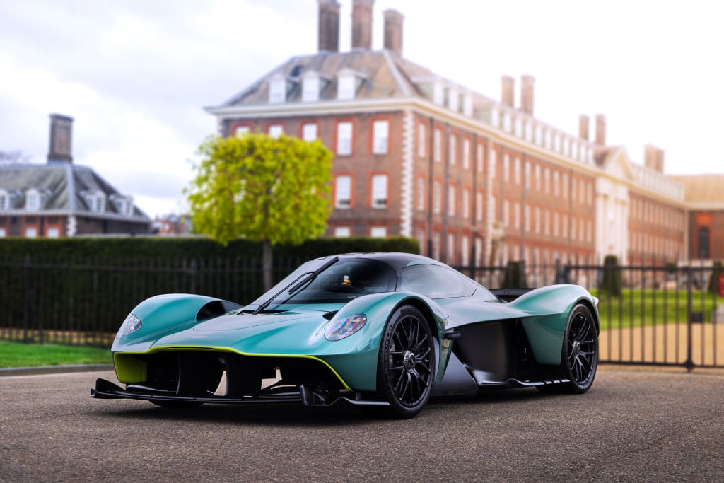 Un Aston Martin Valkyrie como el de Fernando Alonso.