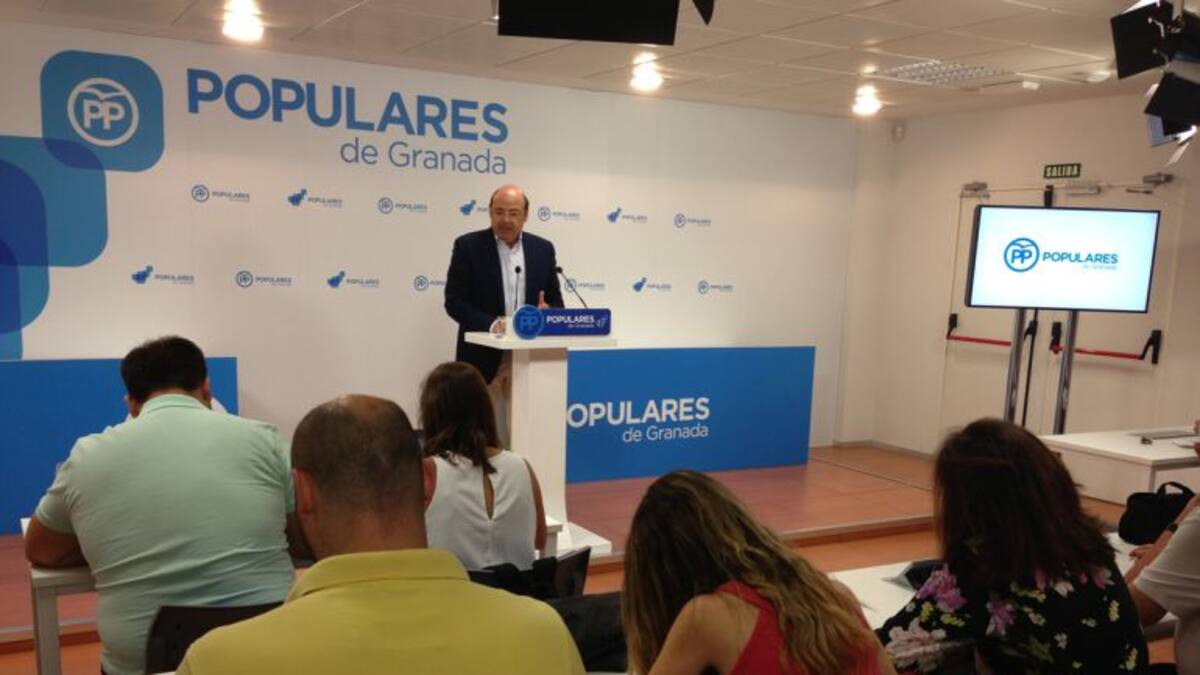 Los populares granadinos comienzan el curso político en tensión electoral
