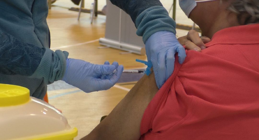 Vacunación en el Pabellón de El Toscar