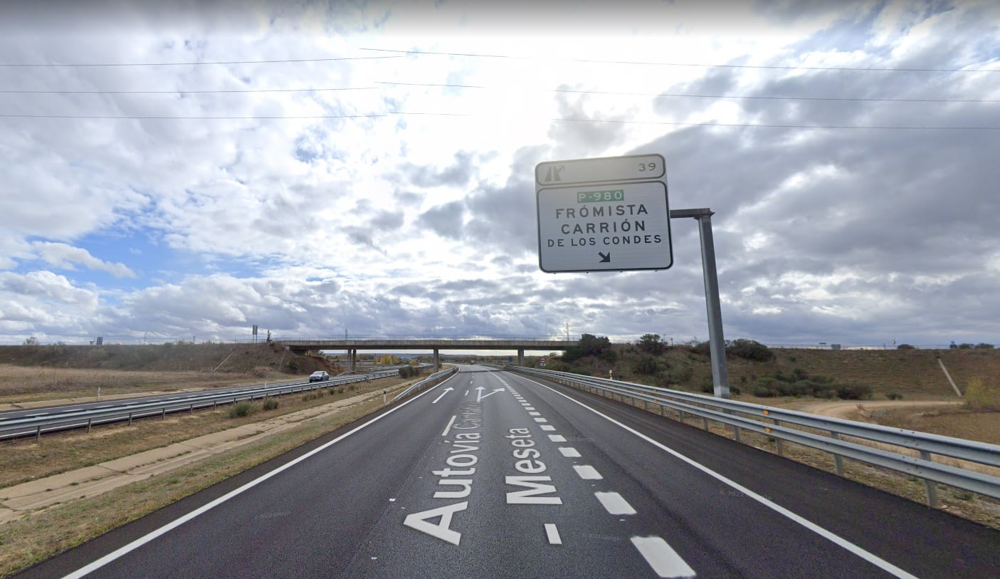 Dos heridos graves en la colisión entre un camión y un turismo en la A67 a la altura de Frómista